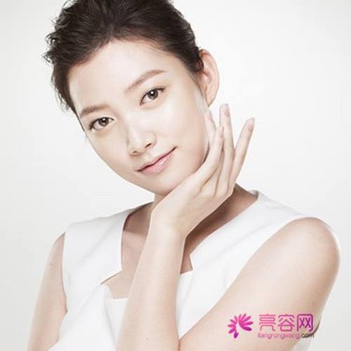 感觉自己脸胖的妹子看过来!本文为你解析:面部吸脂术后多久可以恢复?面部吸脂会不会反弹?