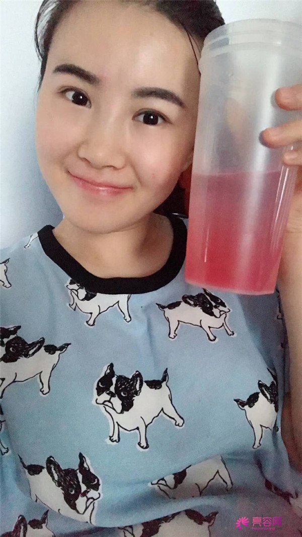好羡慕那种不是太大宽眼皮的,小扇形的刘亦菲那种双眼皮,不过我现在也有啦~~哈哈