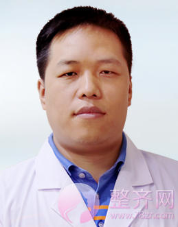 成都二院陈山伟自体脂肪丰胸怎么样?案例图?
