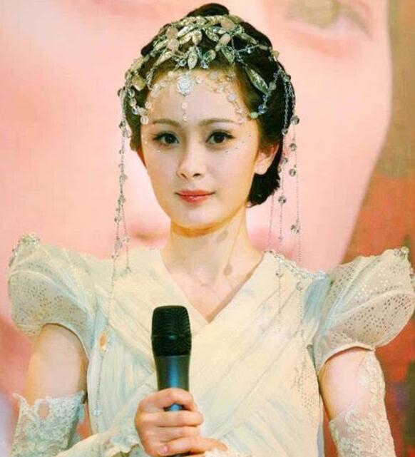 杨幂发际线又被吐槽 真的需要植发吗?