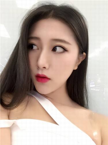 就问你这个鼻子漂亮不漂亮!?啥也不说了,小编给跪了,快告诉是在哪做的?,小编愿意跪下唱征服!