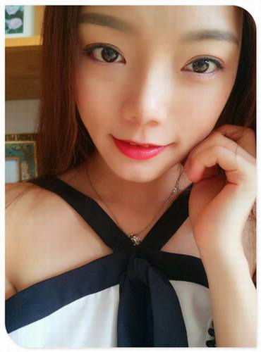 哎呀!有妹子主动反馈做鼻部手术的案例!小主十分高兴!这不,马上发来给大家瞧瞧!这还是自体软骨隆鼻哦!个人觉得这鼻子真心好看!完美!perfect!手动比心!比心!