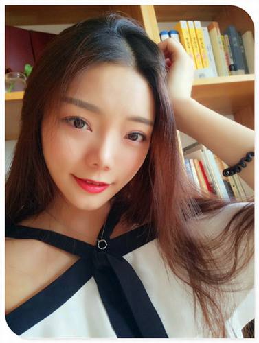 哎呀!有妹子主动反馈做鼻部手术的案例!小主十分高兴!这不,马上发来给大家瞧瞧!这还是自体软骨隆鼻哦!个人觉得这鼻子真心好看!完美!perfect!手动比心!比心!