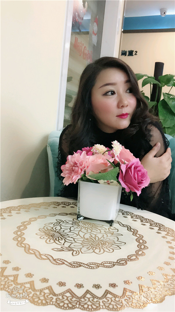 给姐妹们看看我的脂肪填充案例,做了脂肪填充脸部后大家都说我年轻了五岁,你们可不要羡慕我哦,哈哈哈哈,下面给大家看看我的变美经历!哇咔咔,嘿嘿~~~~