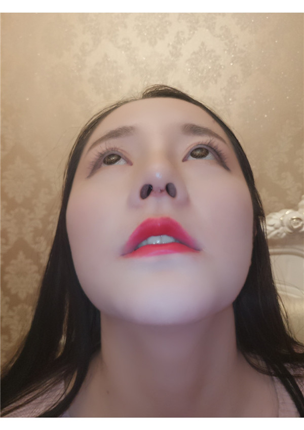可爱的小仙女们,自从做了鼻部手术后,我觉得我在往网红的道路上越走越远了哈哈哈~~每天都是自拍自拍,进来看看我的美图案例吧!