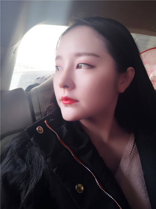 可爱的小仙女们,自从做了鼻部手术后,我觉得我在往网红的道路上越走越远了哈哈哈~~每天都是自拍自拍,进来看看我的美图案例吧!
