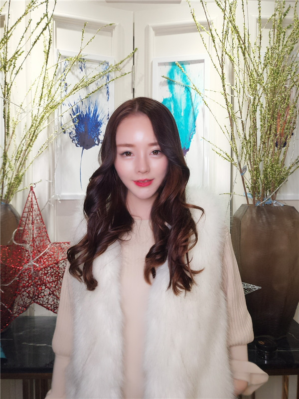 可爱的小仙女们,自从做了鼻部手术后,我觉得我在往网红的道路上越走越远了哈哈哈~~每天都是自拍自拍,进来看看我的美图案例吧!