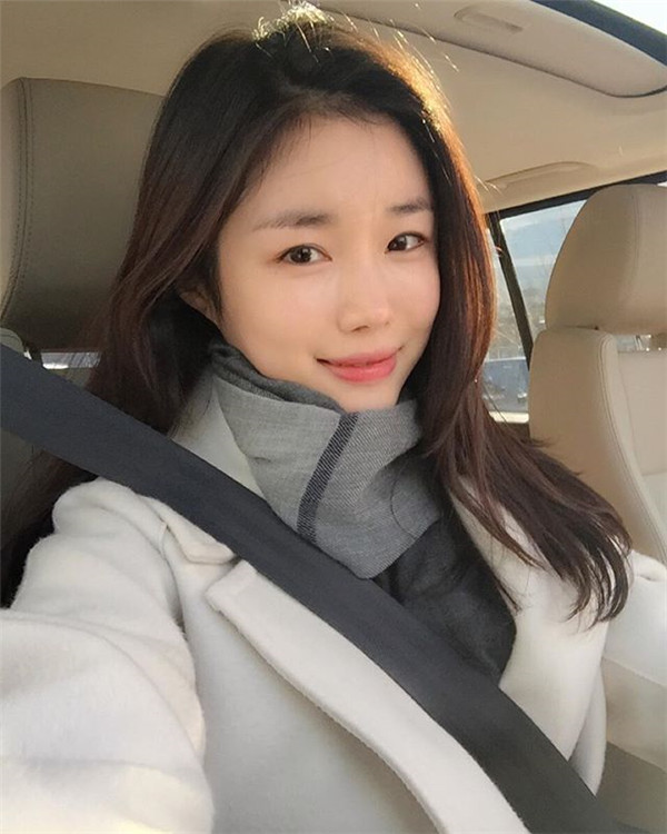 美女们,都进来看看我隆鼻的术前术后对比情况吧,想想马上就有完美的小翘鼻,真的是开心加激动呢!