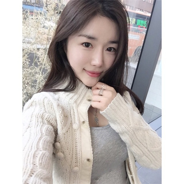 美女们,都进来看看我隆鼻的术前术后对比情况吧,想想马上就有完美的小翘鼻,真的是开心加激动呢!