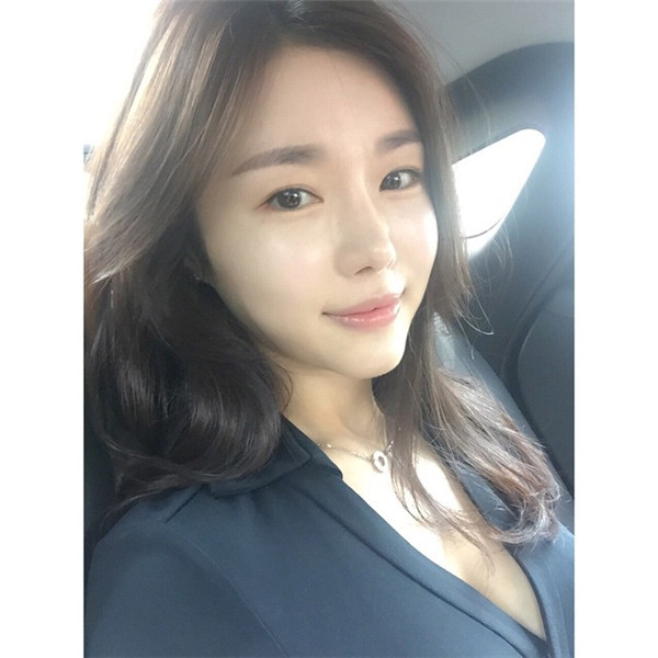 美女们,都进来看看我隆鼻的术前术后对比情况吧,想想马上就有完美的小翘鼻,真的是开心加激动呢!