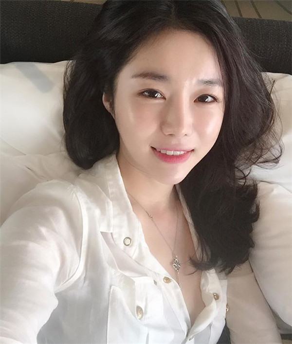 美女们,都进来看看我隆鼻的术前术后对比情况吧,想想马上就有完美的小翘鼻,真的是开心加激动呢!