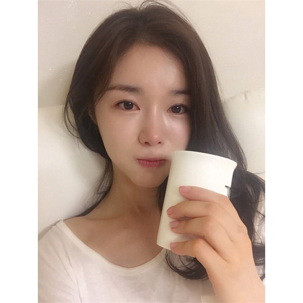 美女们,都进来看看我隆鼻的术前术后对比情况吧,想想马上就有完美的小翘鼻,真的是开心加激动呢!