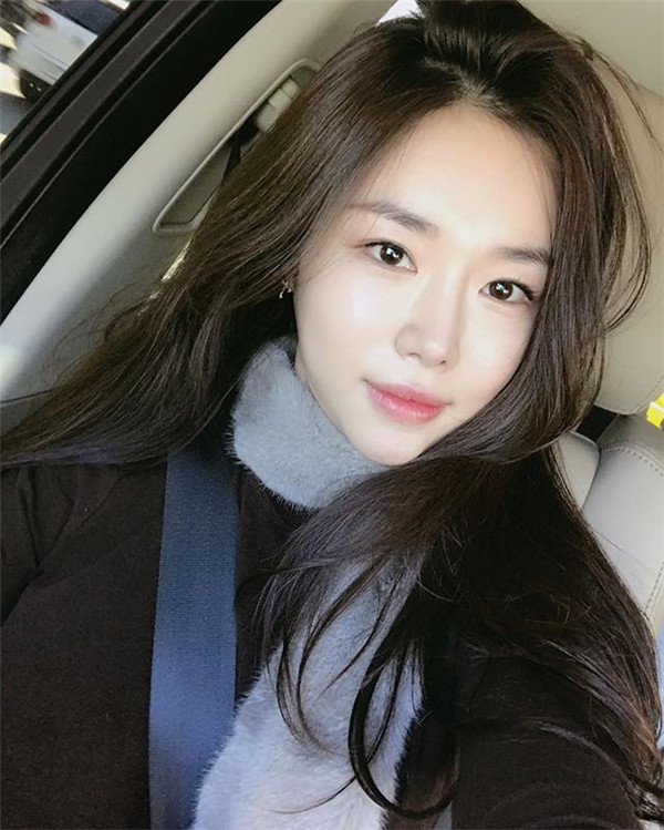 美女们,都进来看看我隆鼻的术前术后对比情况吧,想想马上就有完美的小翘鼻,真的是开心加激动呢!
