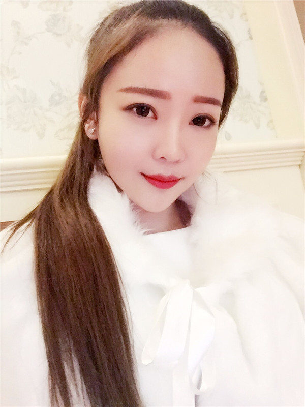 分享我的自体脂肪面部填充经历,我以前的面部情况真的是属于面部凹陷很严重的,整个人看起来真的很憔悴,自从做了面填之后就真的完全改善了我的样貌!