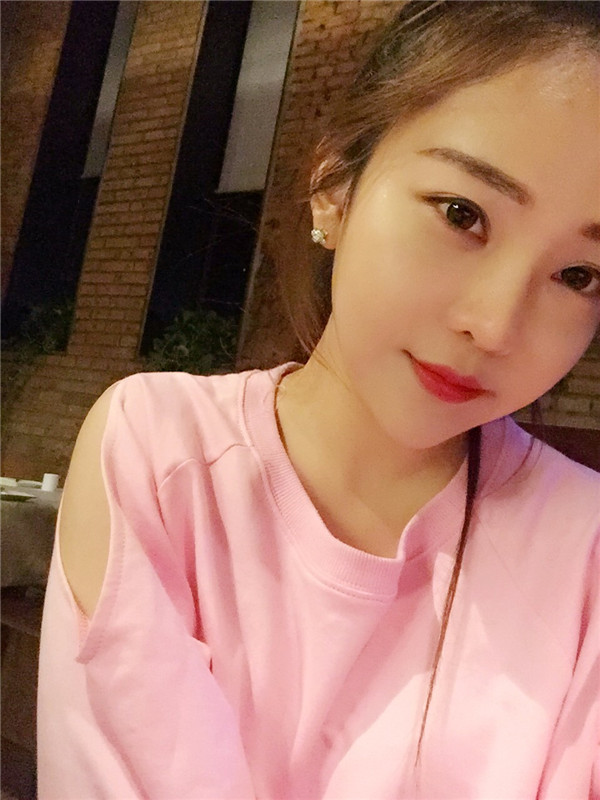 分享我的自体脂肪面部填充经历,我以前的面部情况真的是属于面部凹陷很严重的,整个人看起来真的很憔悴,自从做了面填之后就真的完全改善了我的样貌!