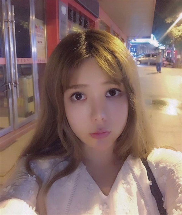 姐妹们,我做了【自体脂肪填充脸部】。填充部位有:太阳穴、眉弓、额头、面颊、泪沟、下巴。哈哈来看看我的变化吧~~