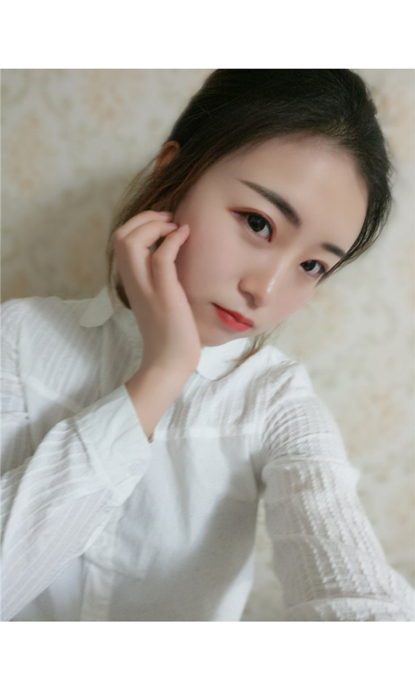 小姐妹们,我去打了水光补水,来看看我的皮肤变得多水嫩丫!!马上就要过年啦,要过一个美美的新年哦~~