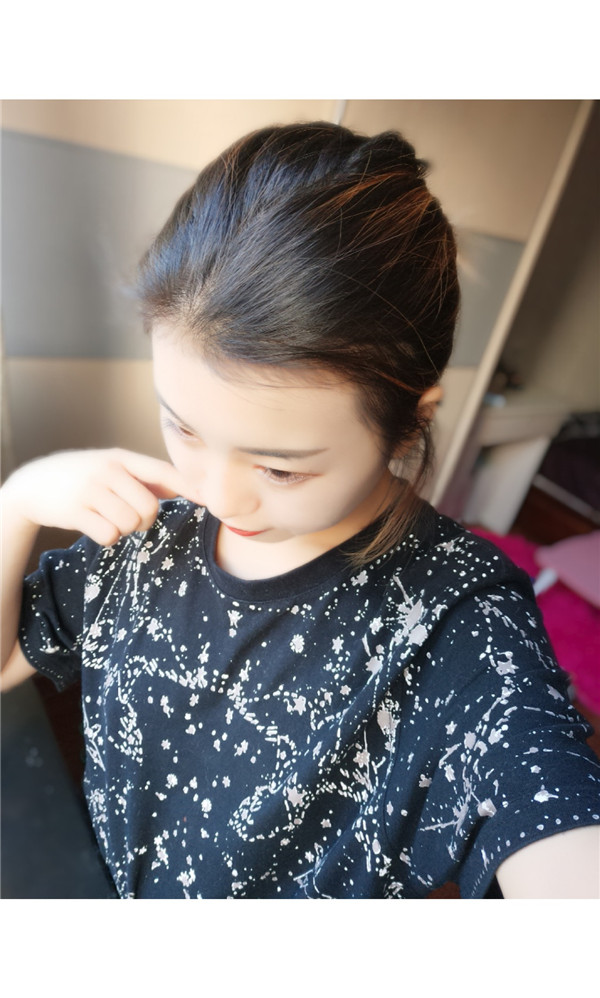 小姐妹们,我去打了水光补水,来看看我的皮肤变得多水嫩丫!!马上就要过年啦,要过一个美美的新年哦~~