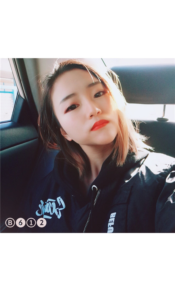 小姐妹们,我去打了水光补水,来看看我的皮肤变得多水嫩丫!!马上就要过年啦,要过一个美美的新年哦~~