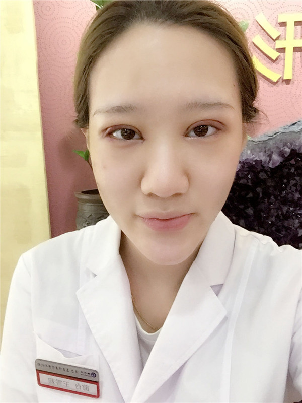 【眼部手术手术】宝宝们,大家好,我来啦~我做的是眼部手术,恢复的很好哦,进来看看我的经历吧!对你们很有帮助的