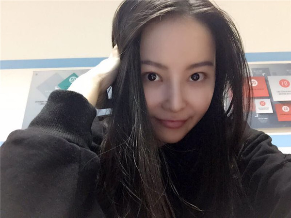 【我的假体隆鼻案例】新年快乐呀宝宝们,我来和大家分享我的隆鼻日记了,我自己恢复得不错,所以放心大胆的将自己的鼻子交给医院啦~
