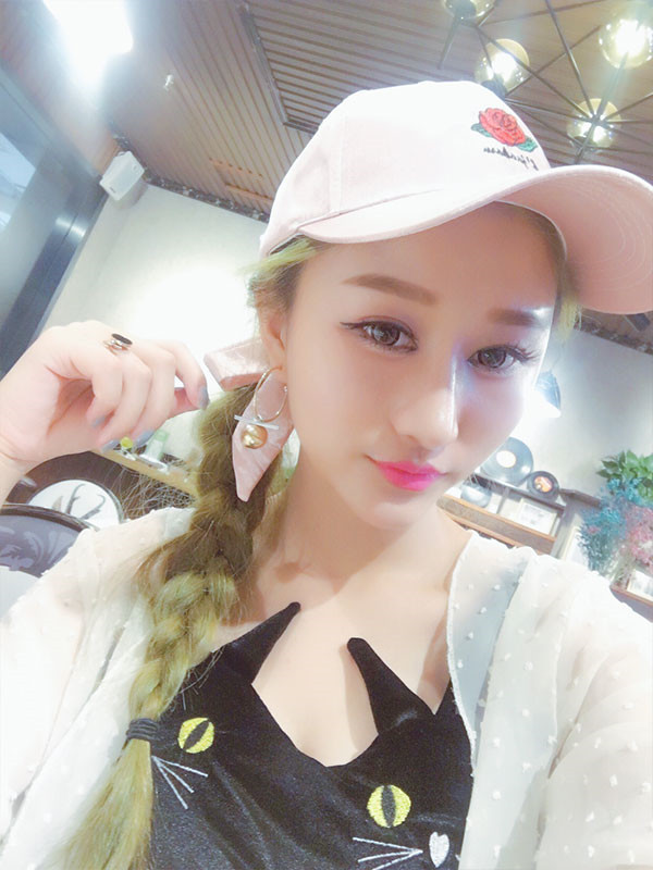 【双眼皮+隆鼻术】春节长假过完啦,亲朋好友们都夸我变漂亮了,一条精致的线,就能够让眼睛瞬间变大、变亮、变漂亮!