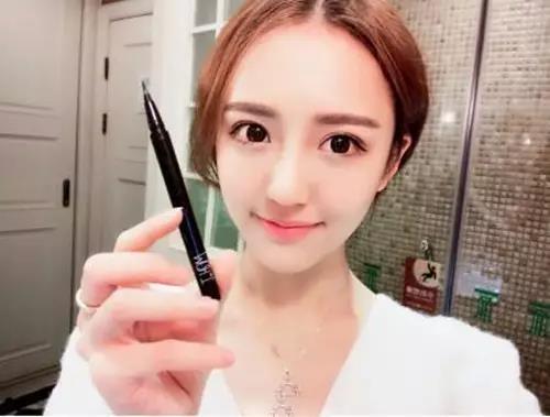 看这些网红的眼睛,就知道她们整形前后变化有