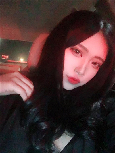 宝宝们,三月份的天气真好啊,做了埋线提升后我的皮肤越来越好了~~分享给你们看看哈