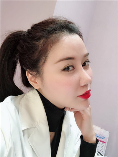 姐妹们,自体脂肪填充脸部后,丑的不敢见人。要变美先变鬼,有想知道恢复后会是什么样的吗?那就进来看看吧~