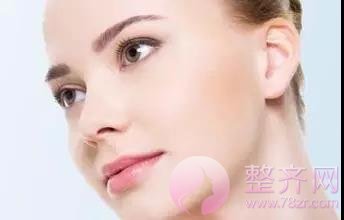 面部凹陷的女人为什么会显老10岁?
