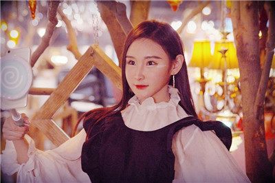 快了快了,清明小长假过去不久,5.1小长假就快来了,哈哈,今天给大家分享是的上海小模特的面部吸脂案例,比你美的人比你更努力哦!