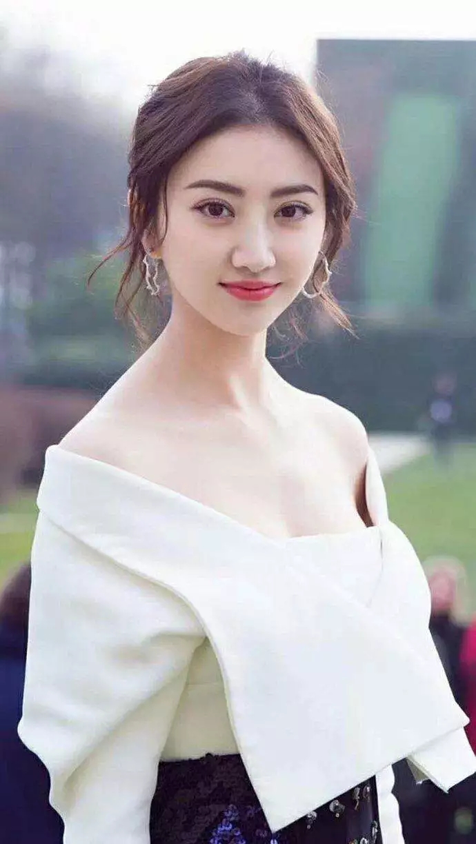 戚薇霸气公开割双眼皮,你还在犹豫吗?