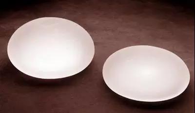 假体隆胸后,摸起来是什么感觉?