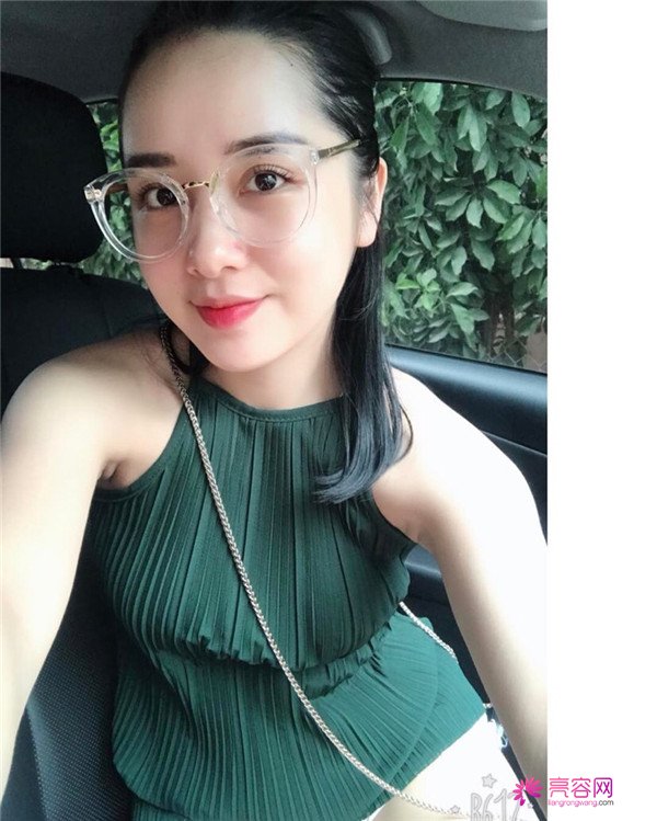 小仙女儿们,我也要过六一啦!!~~快快进来看我的神奇变美经历!脸部轮廓美的不行啊~~拍照再也不用各种找角度了嘻嘻~~,虽然都是成年人了~~不行不行~我也要过六一~~