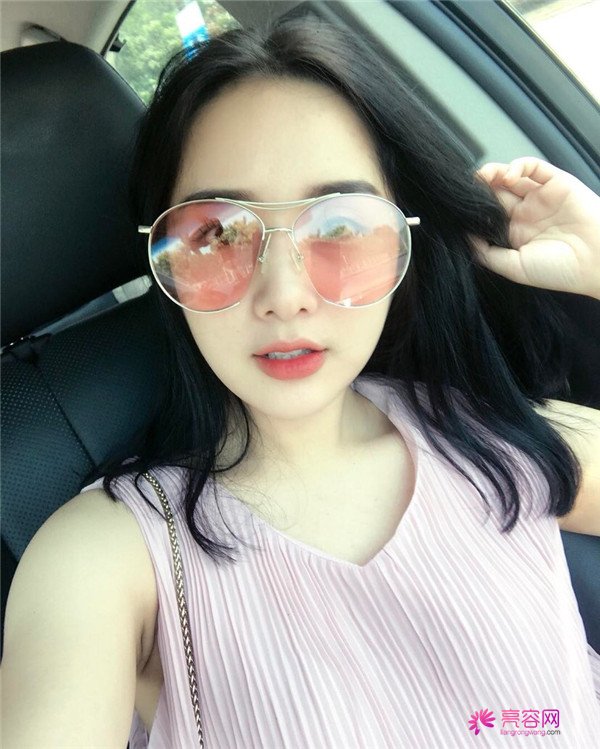 小仙女儿们,我也要过六一啦!!~~快快进来看我的神奇变美经历!脸部轮廓美的不行啊~~拍照再也不用各种找角度了嘻嘻~~,虽然都是成年人了~~不行不行~我也要过六一~~
