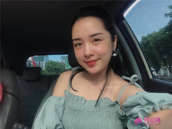 小仙女儿们,我也要过六一啦!!~~快快进来看我的神奇变美经历!脸部轮廓美的不行啊~~拍照再也不用各种找角度了嘻嘻~~,虽然都是成年人了~~不行不行~我也要过六一~~