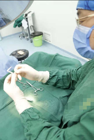 花大价钱隆鼻却成歪鼻,紧急求助……