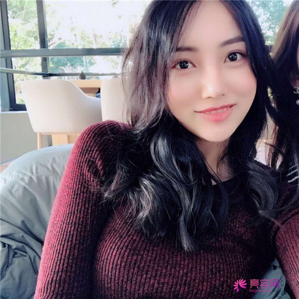 仙女们,拥有一个高而挺的鼻子是我很向往的,做了鼻部手术,我也有高而挺的鼻子啦~~~~