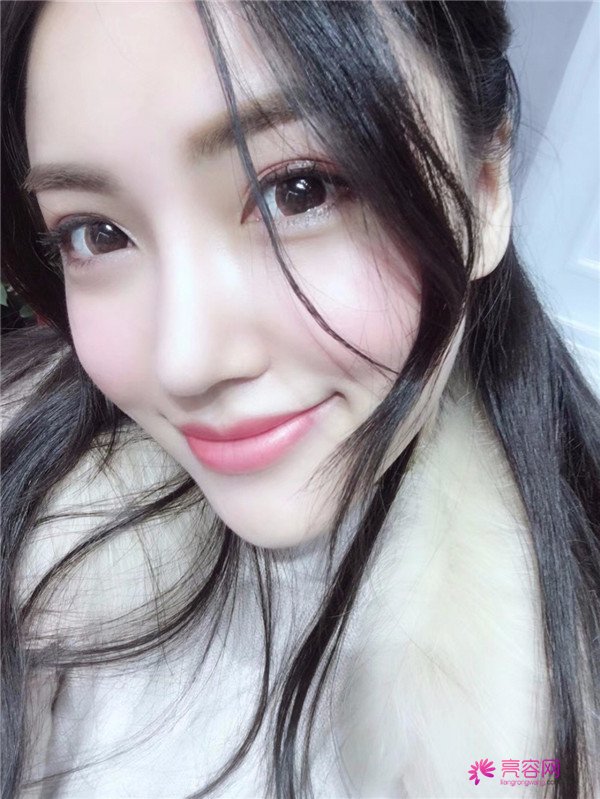 仙女们,拥有一个高而挺的鼻子是我很向往的,做了鼻部手术,我也有高而挺的鼻子啦~~~~