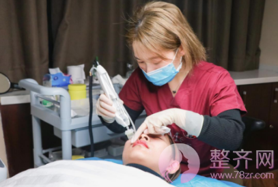 如何快速有的除去皱纹?